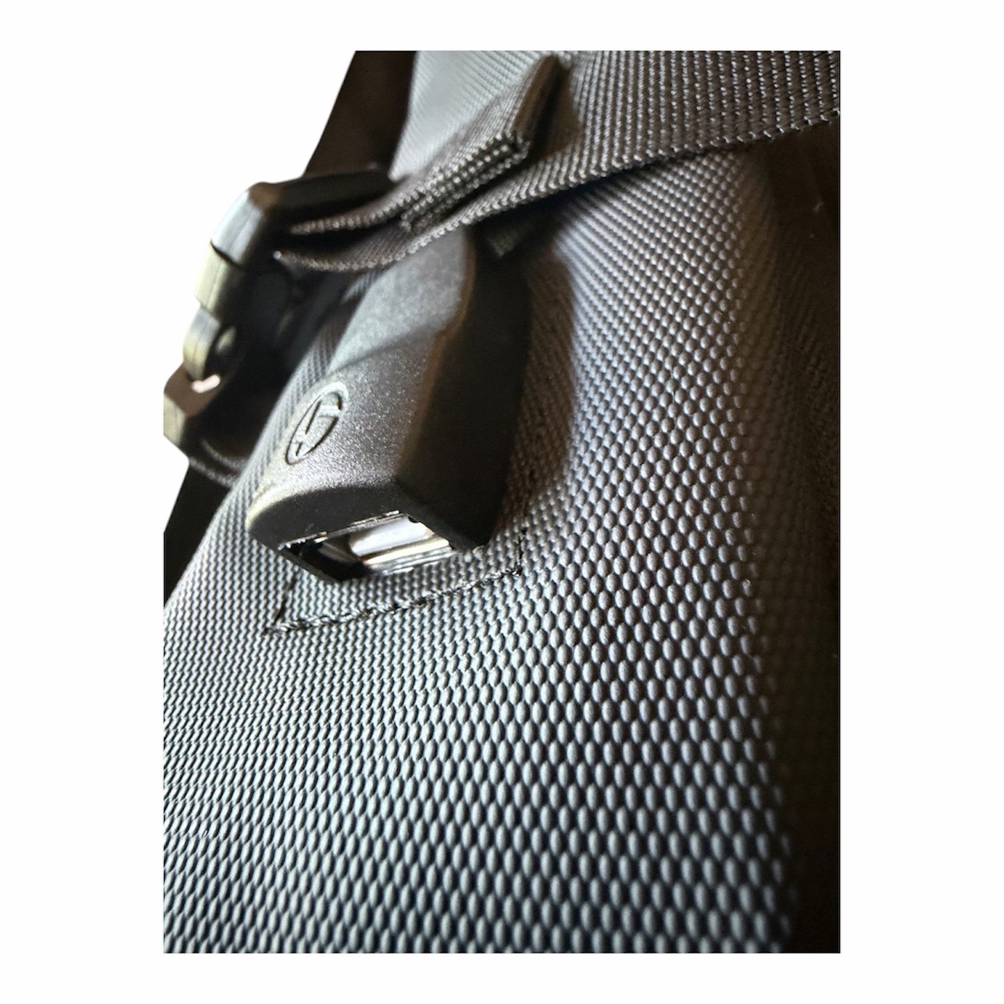 Pack Pèlerin Complet Hajj & Omra – Tous les Essentiels Inclus (Sac Premium USB + Ihram + Ceinture + Tapis + Siwak + Compteur) | Le Pack du Petit Pèlerin